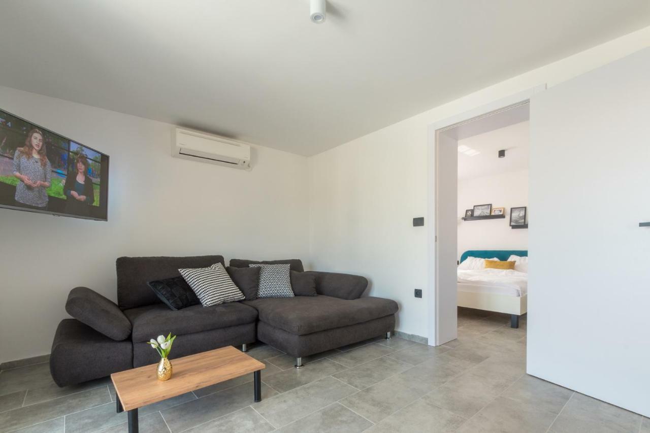 Sun & Sea Villa Kornić エクステリア 写真